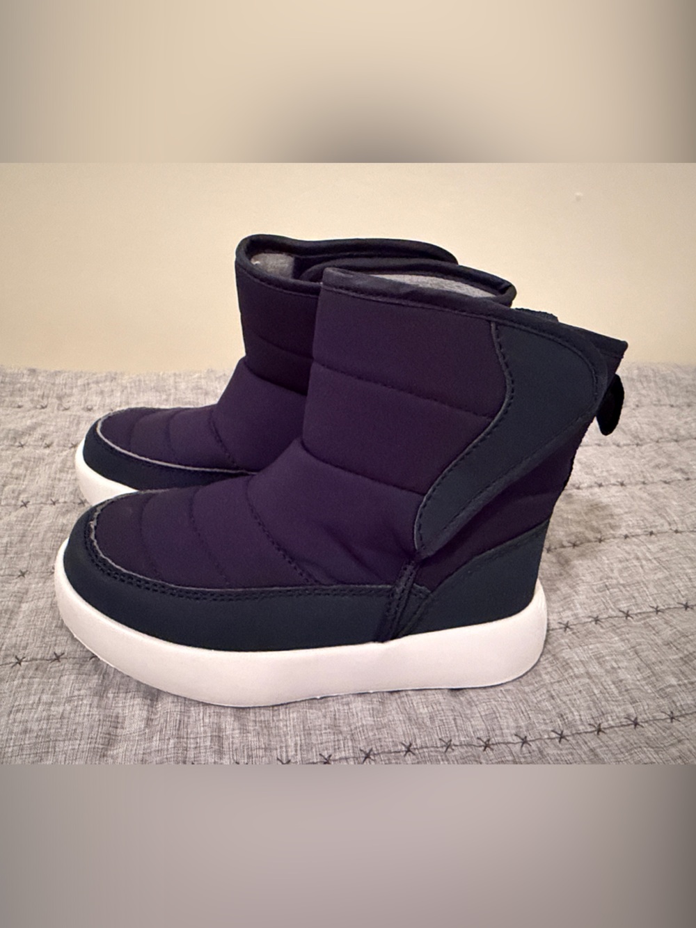 Amazon Kids Navy and White Snow Boots